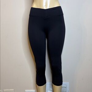 NUX Women's Black Capri Workout Leggings Size M